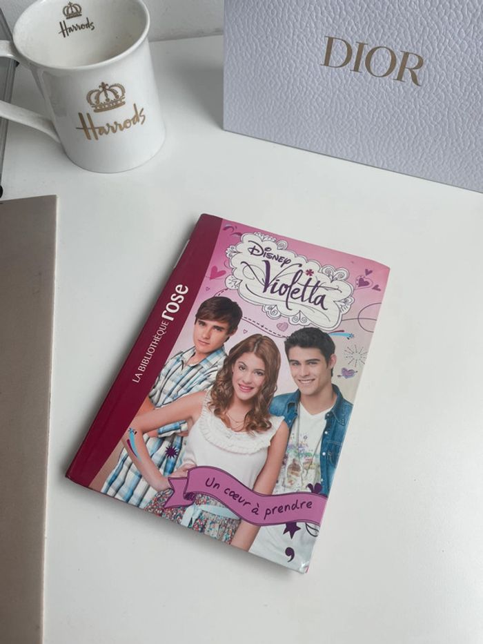 Livre violetta -tome 2 - un cœur à prendre