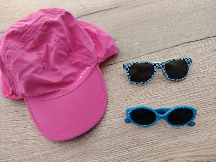 Lot casquette et lunettes de soleil