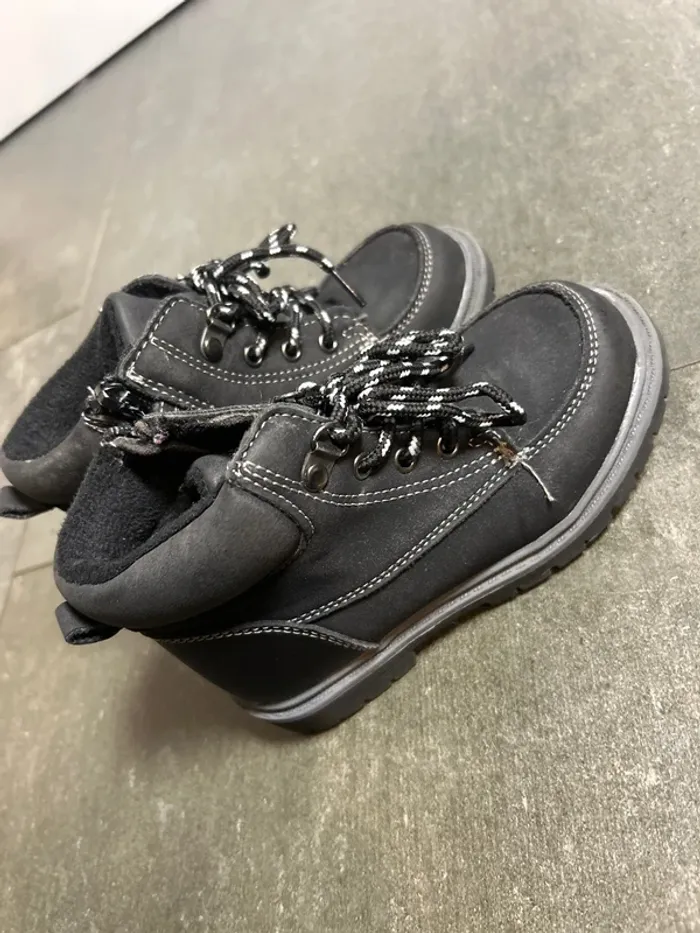 Bottines noires taille 26