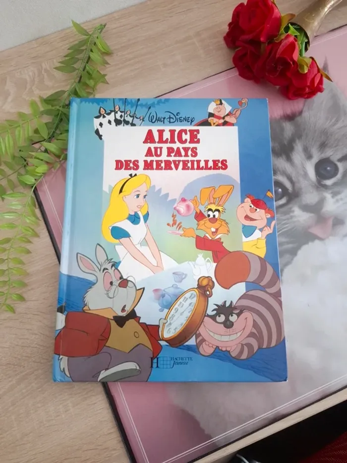 Livre Disney / Alice au pays des merveilles