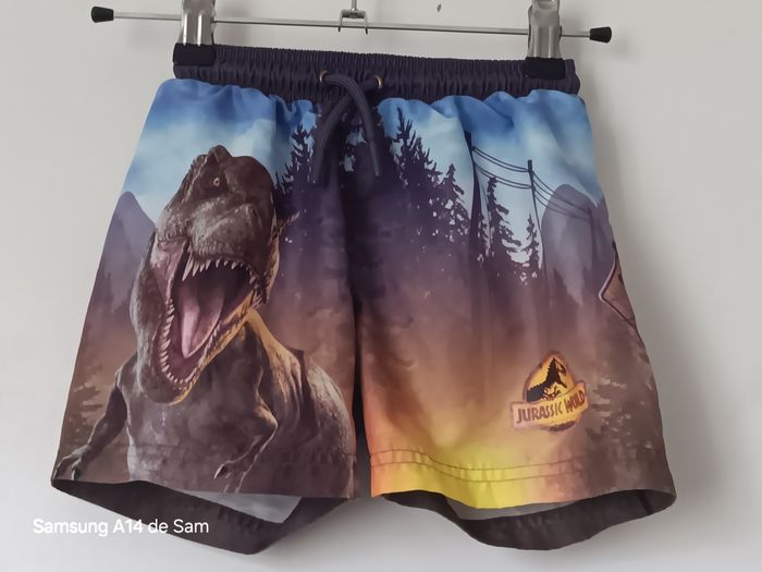 Short jurassic world 3-4ans