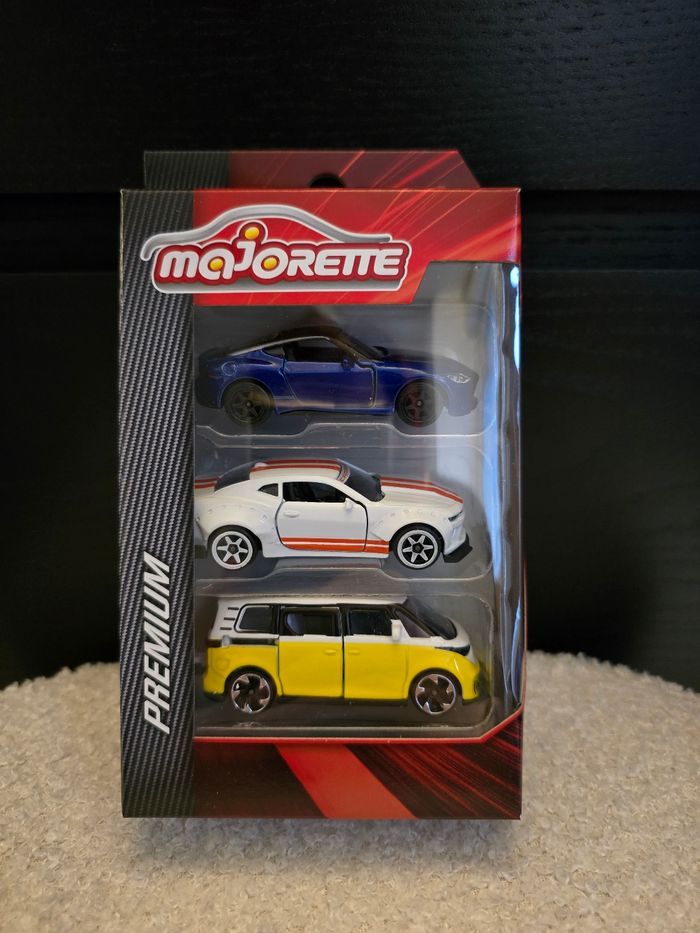 lot de 3 véhicules bleu blanche et jaune majorette