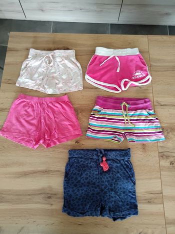 Lot shorts taille 4 ans