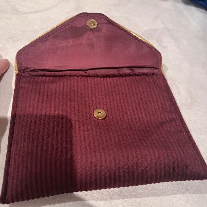 Pochette + 2 produits de soins neuf - photo numéro 5