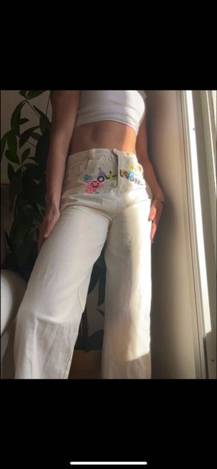 Pantalon blanc collusion avec écriture à l’avant colorée - photo numéro 4