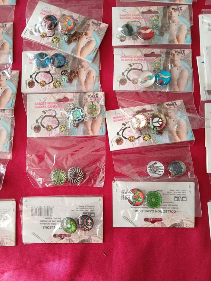 Lot 3 bracelets et badges breloques - photo numéro 8
