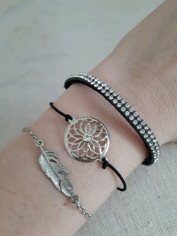 Lot de 3 bracelets noirs et argentés