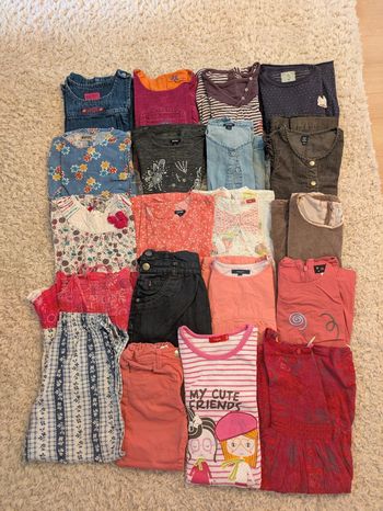 Gros lot robes fille 5 ans, pantacourt et chemise de nuit