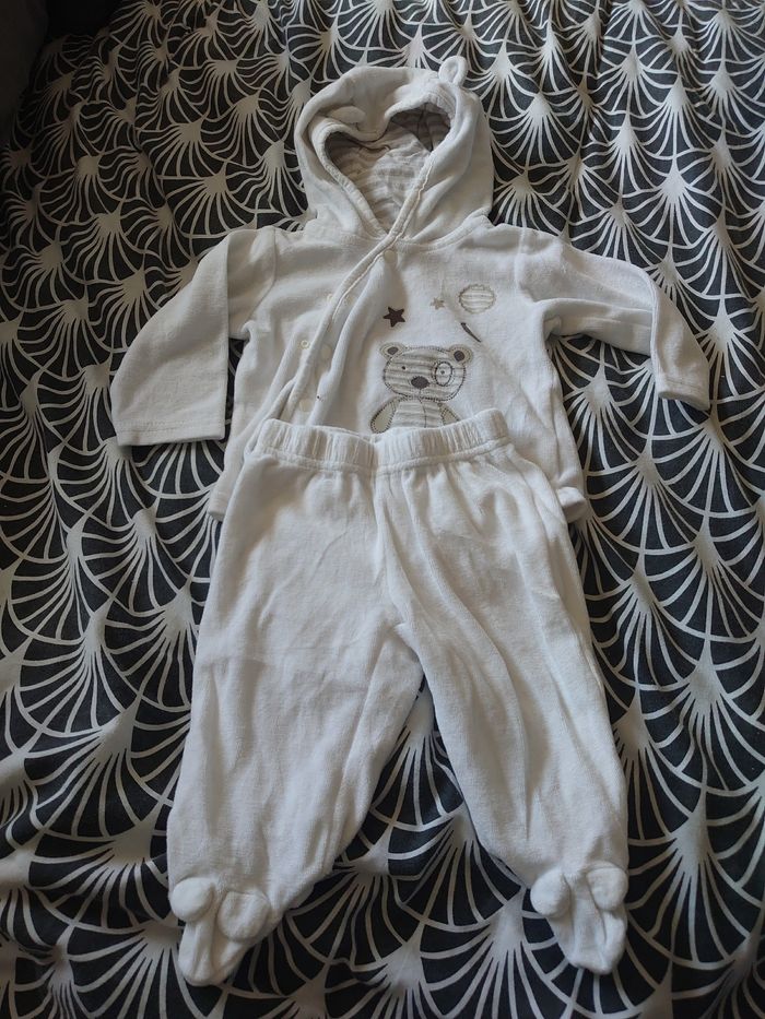 Pyjama bébé taille 6 mois