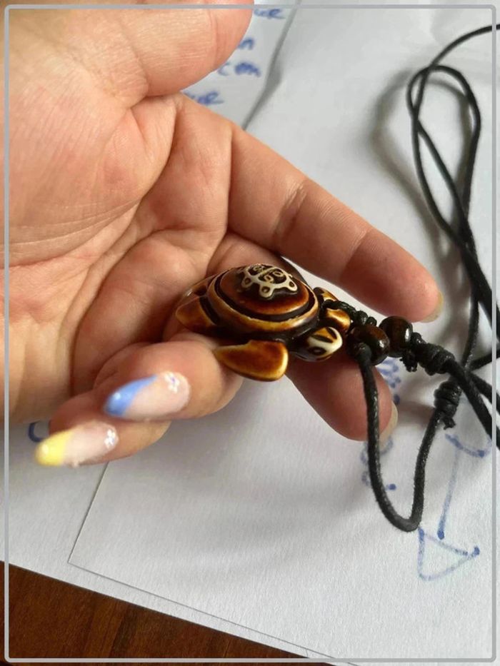 Collier tortue en résine - photo numéro 4