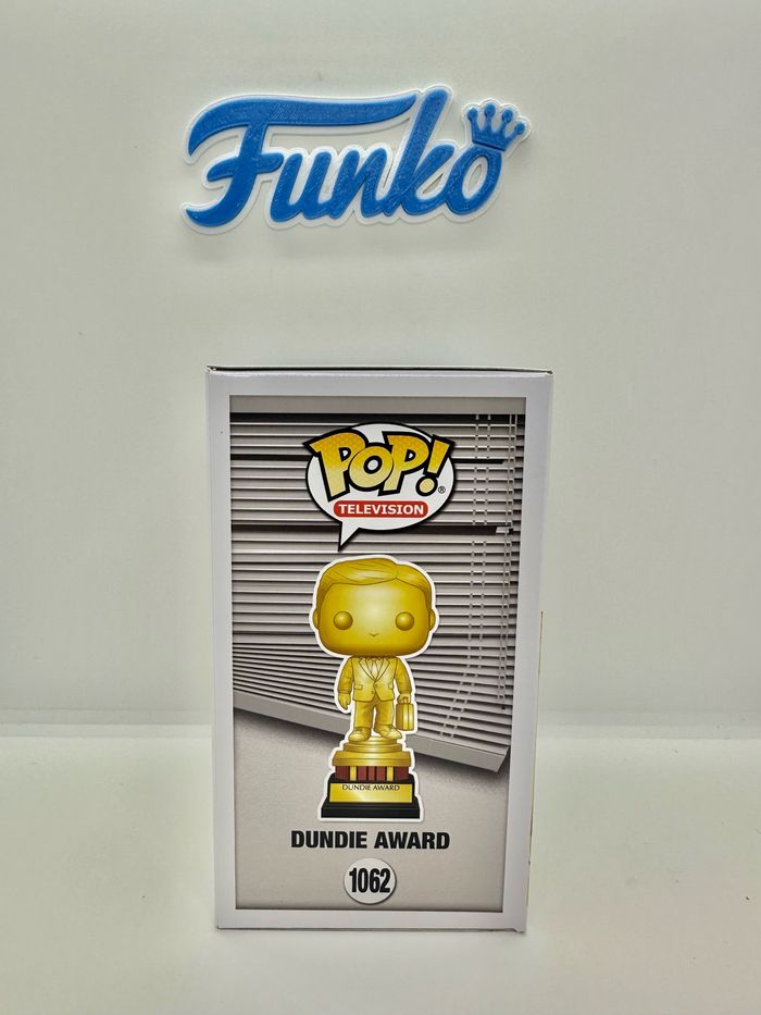 Funko Pop The Office Dundie Award 1062 Amazon Exclusive 🇺🇸 - photo numéro 5