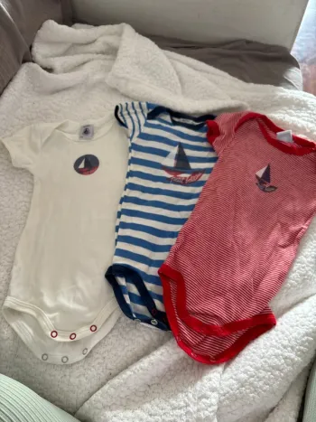 Lot de 3 bodys petit bateau en 6 mois