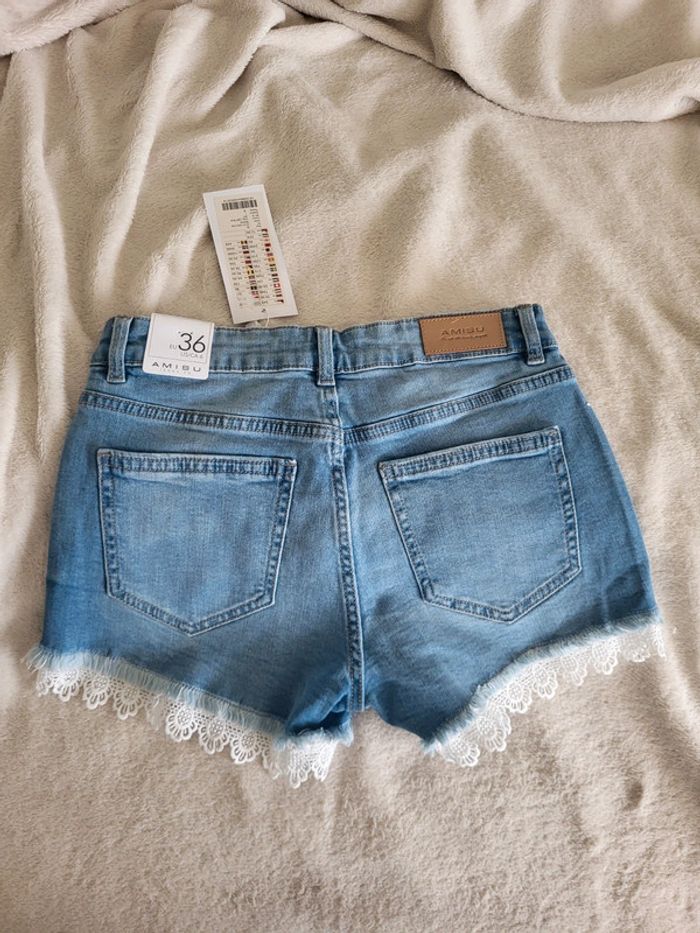 Superbe short neuf. - photo numéro 3