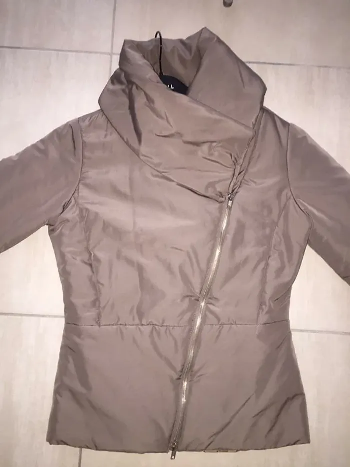 Doudoune femme taupe et fermeture doree neuve taille S