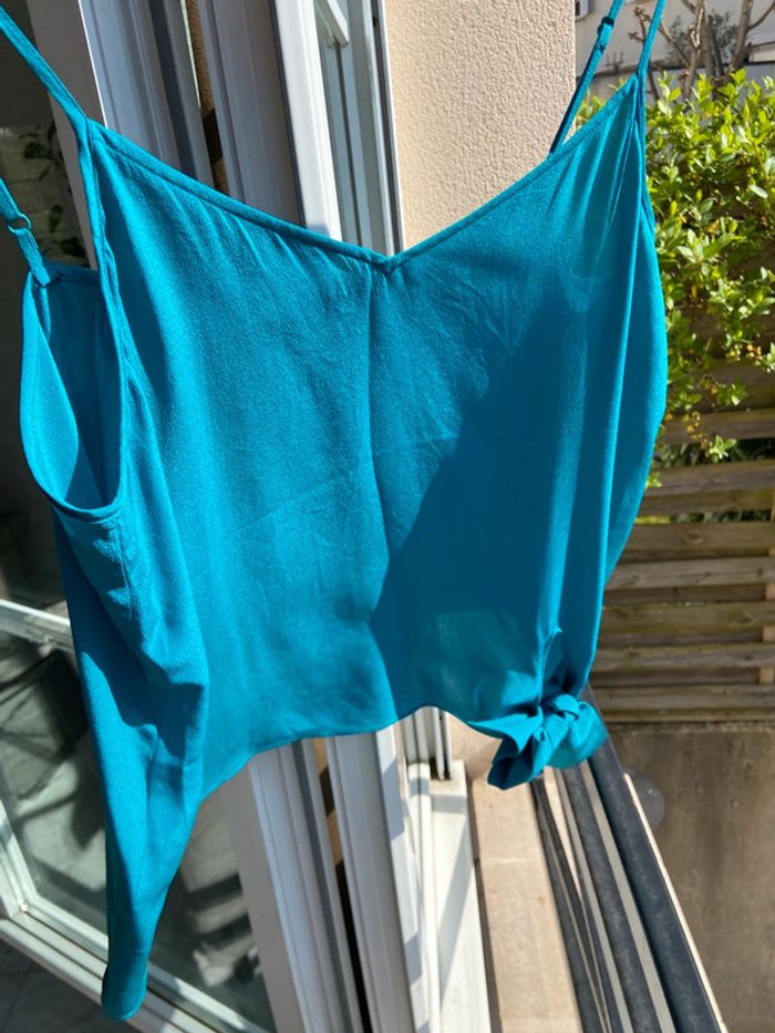 Top neuf fines bretelles en soie bleu turquoise/vert Comptoir des Cotonniers taille 42 - photo numéro 5