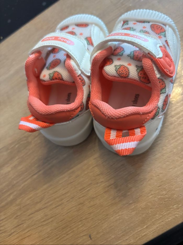 Première chaussure de marché - photo numéro 3