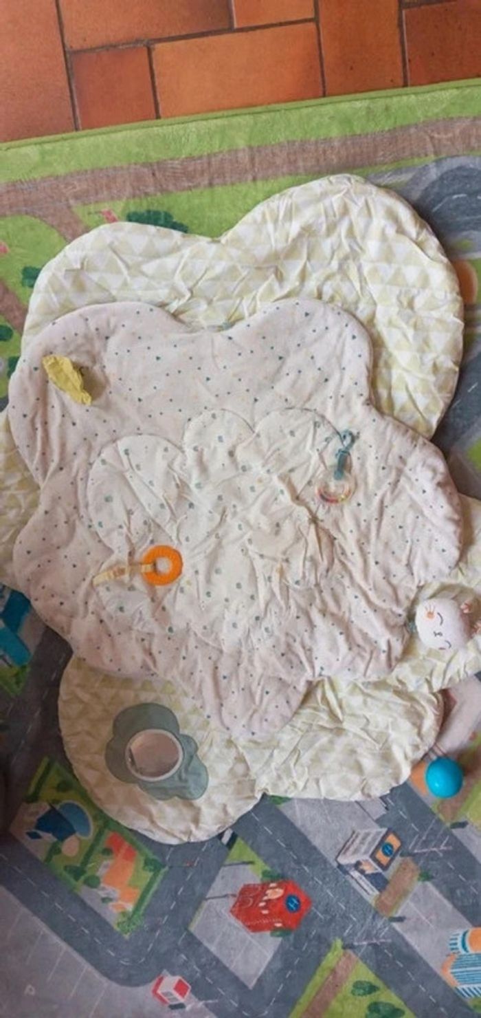 Tapis d'éveil Verbaudet en forme de fleur - photo numéro 2