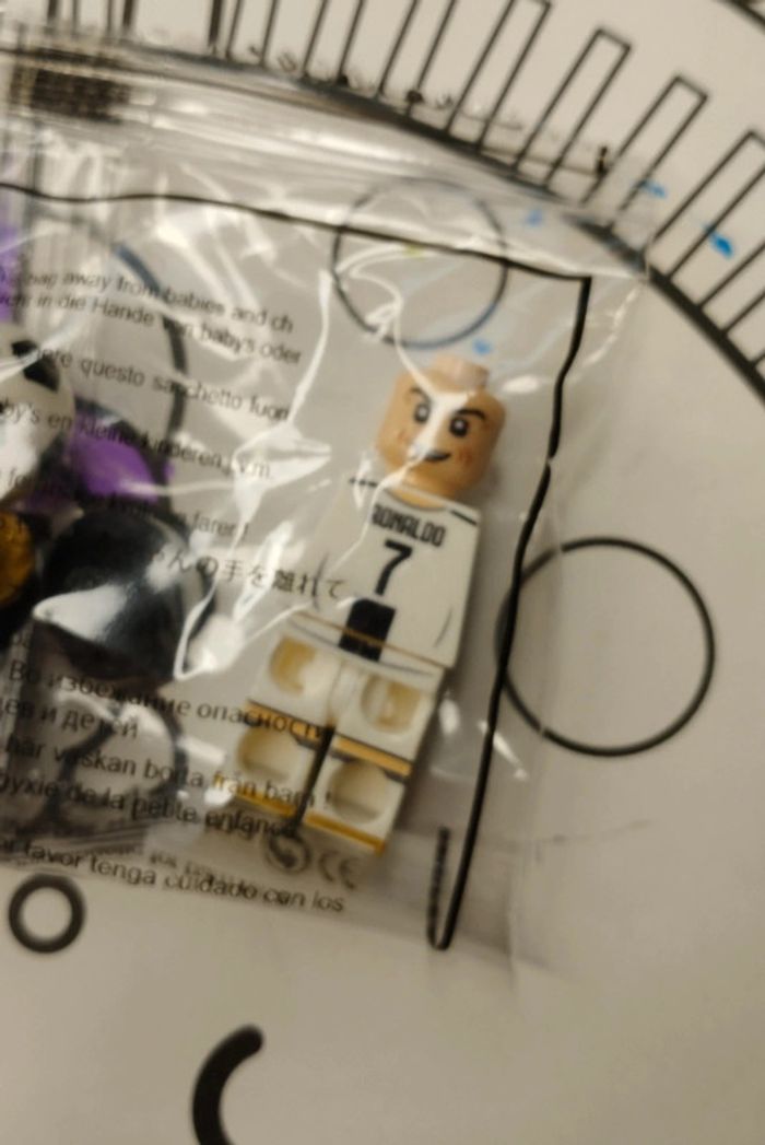 Petite figurine football neuve type Lego cristiano Ronaldo CR7 Juventus Turin - photo numéro 2