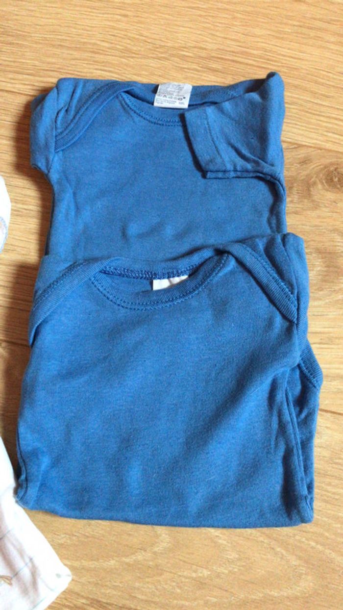 4 t shirt et 2 bodys garçon - photo numéro 3