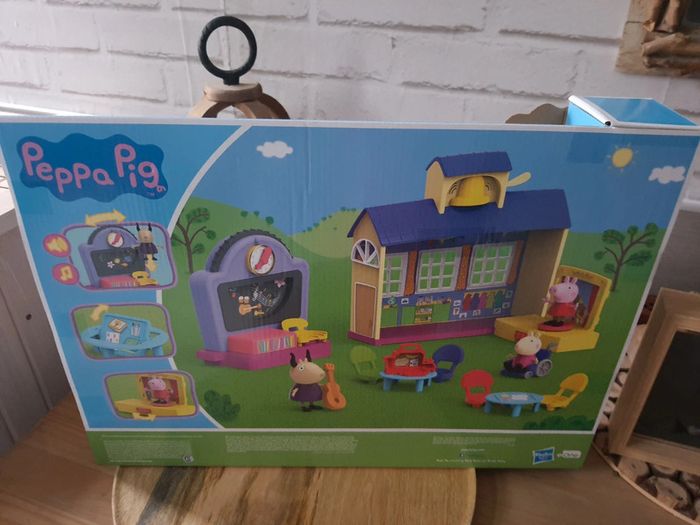 Salle de classe peppa pig neuf - photo numéro 2
