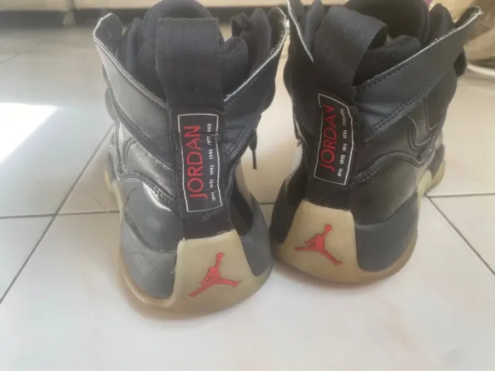 Jordan 11 CMFT Low 45 black red 45,5 - photo numéro 8