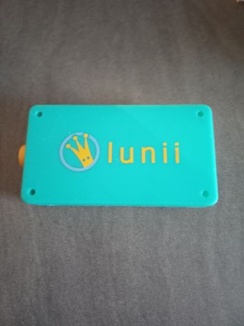 Fabrique à histoires Lunii V1 avec 18 histoires