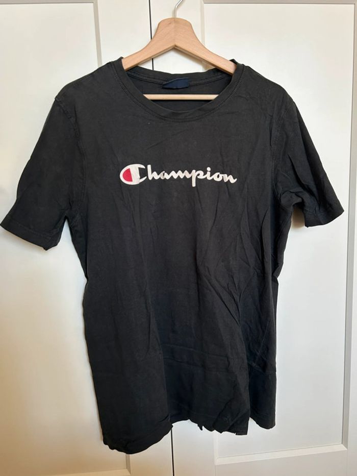 584 – t-shirt noir Champion