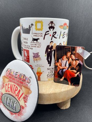Coffret mug Friends / mug + sous tasse + porte clé