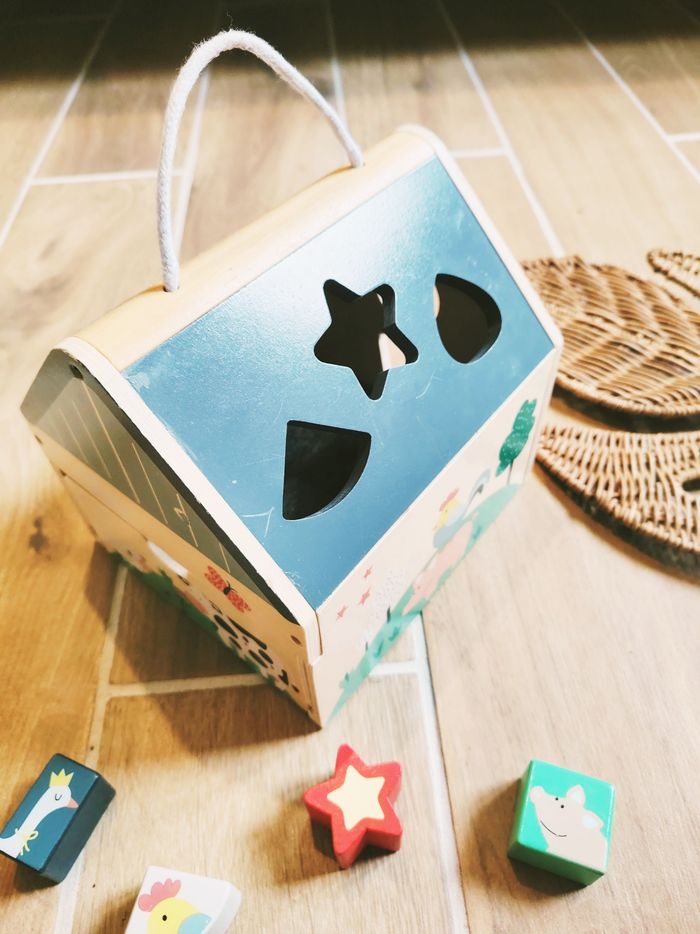 🏠 Maison boîte à formes/animaux à encastrer en bois marque Vertbaudet - photo numéro 4