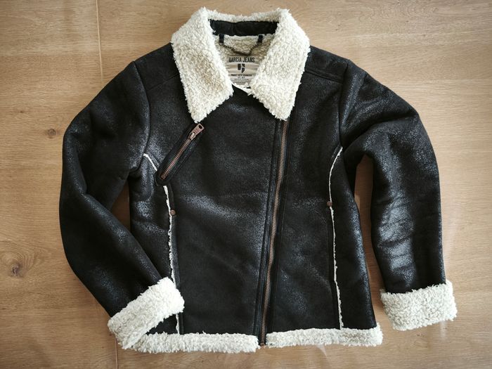 Veste cuir molletonné.