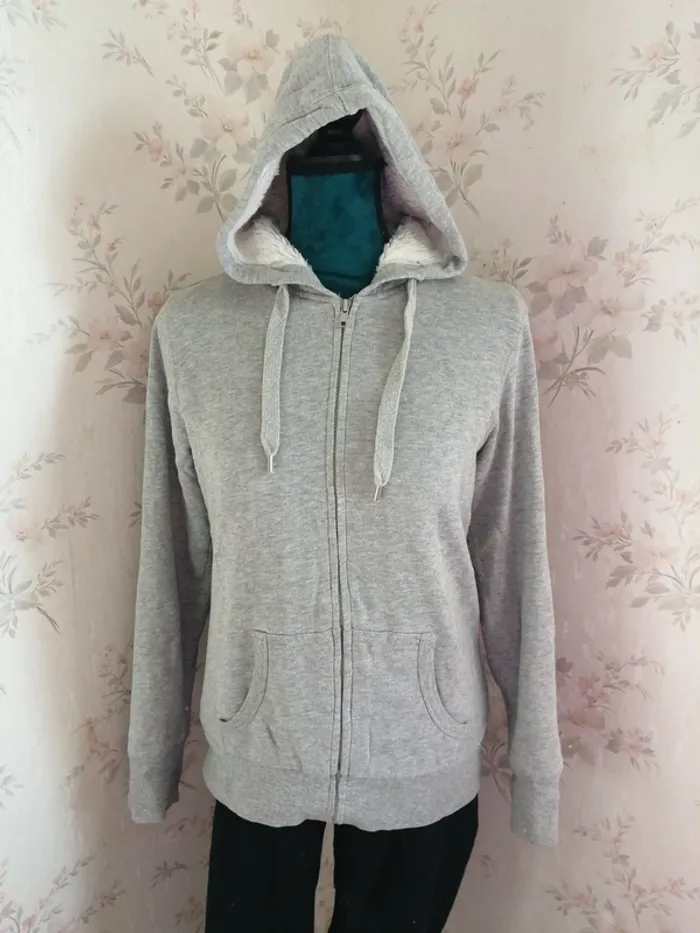 Veste à capuche gris clair fourrée avec poches et lien à nouer / tissaia / (42-44) - photo numéro 3