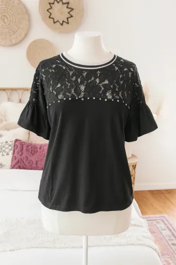 Joli t-shirt avec dentelle noir