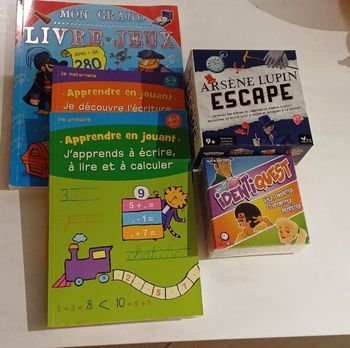 Lot 2 jeux neufs et 3 livres de jeux