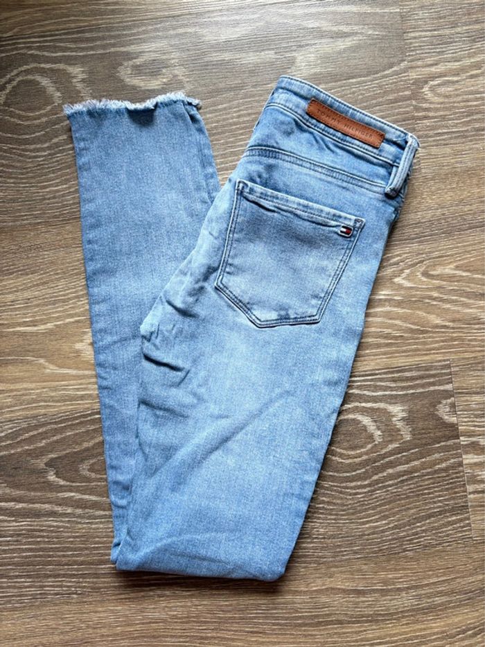 Jean Tommy Hilfiger - coupe skinny - taille US 25 équivalent à un 34 - en très bon état
