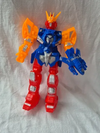 Figurine robot comme PowerrRanger ou gundam