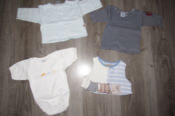LOT DE 4 VÊTEMENTS BÉBÉ GARÇON "DIVERSES MARQUES" - TAILLE 0/1 MOIS - n°02