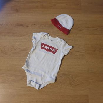 💚 Ensemble body et bonnet Levi's taille 6/12 mois #emyfleury_12moisgarçon