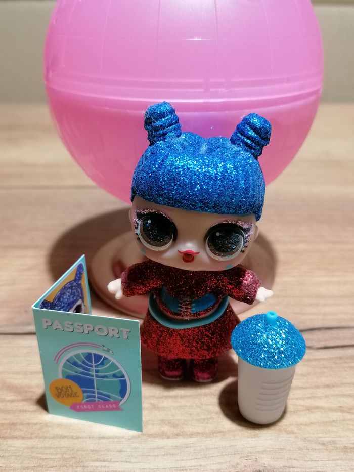 Poupée LOL World Travel