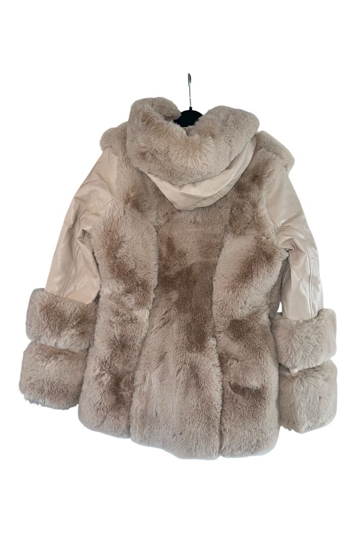 Veste beige en fausse fourrure et tissu – Capuche – Style chic et cosy - photo numéro 2