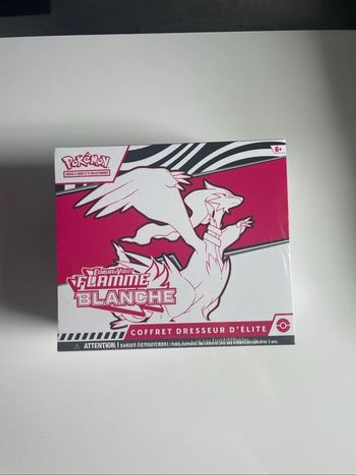 ETB Pokémon 10.5 Flamme Blanche - Parfait état
