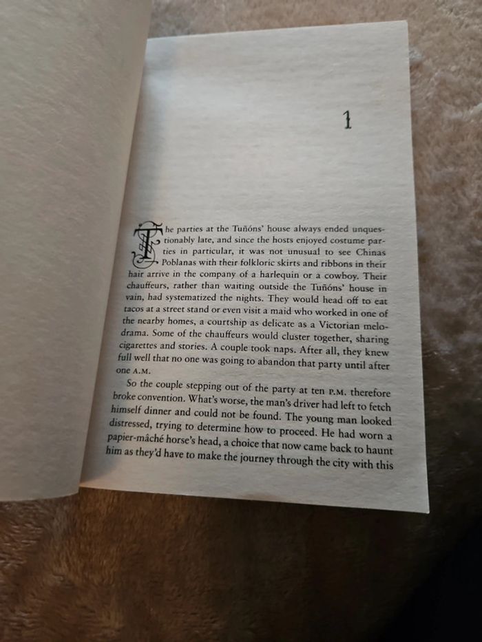 Livre Mexican Gothic V.O - photo numéro 6