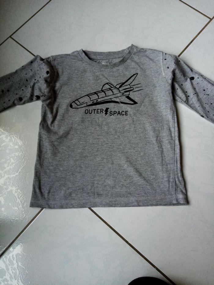 T shirt manche longue ou pull fin fusée 6a