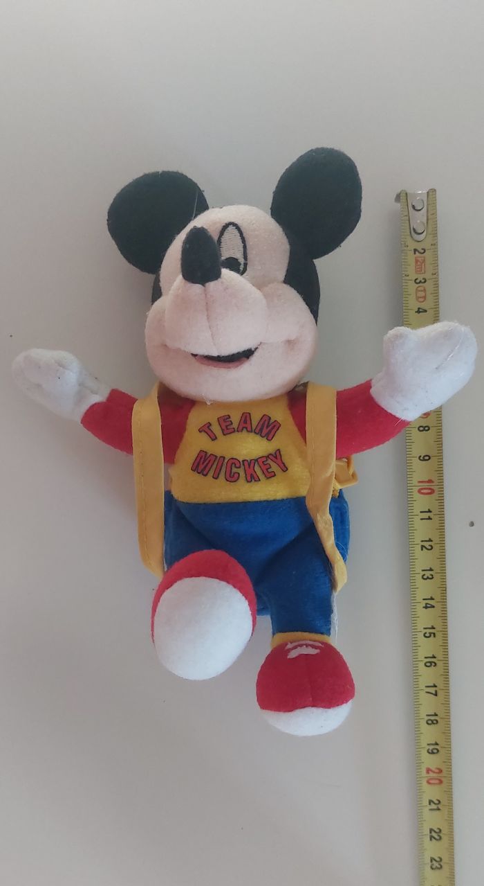 Porte clé Mickey avec un petit sac à dos en TBE - photo numéro 4
