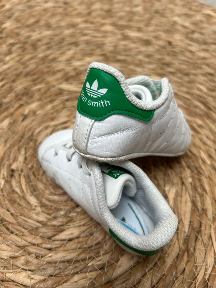 Chaussons Adidas Stan Smith bébé - Taille 18 - photo numéro 1