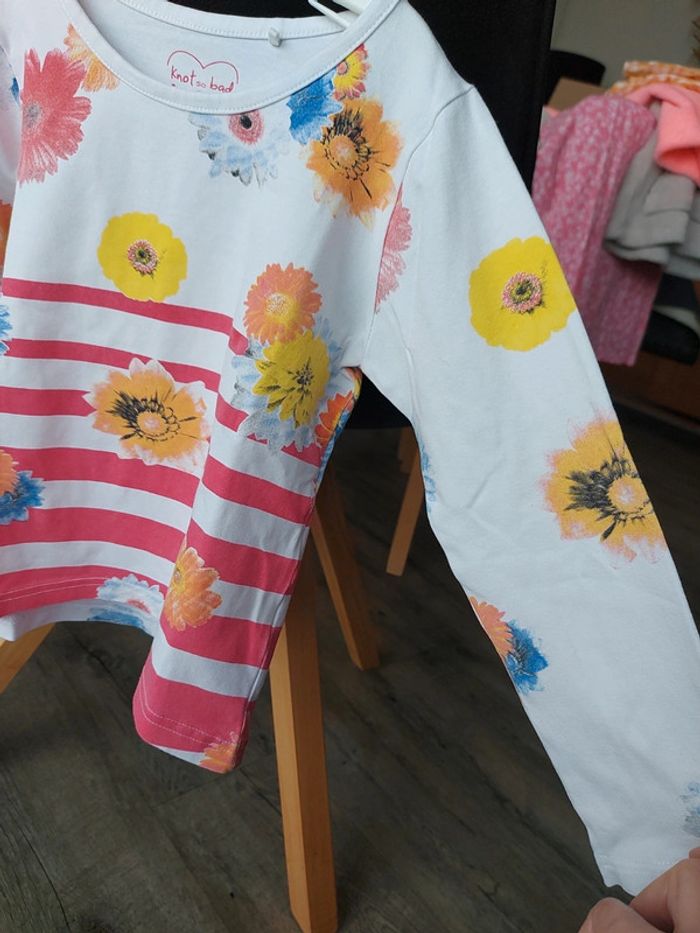 Tee-shirt manches longues fleuris 6 ans - photo numéro 4