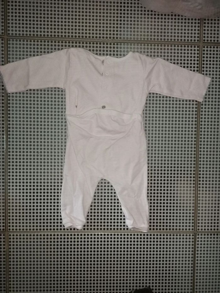 Pyjama, 1 mois - photo numéro 3