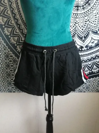 Short noir avec rubans poches et lien a nouer à la taille / jennyfer / (L)