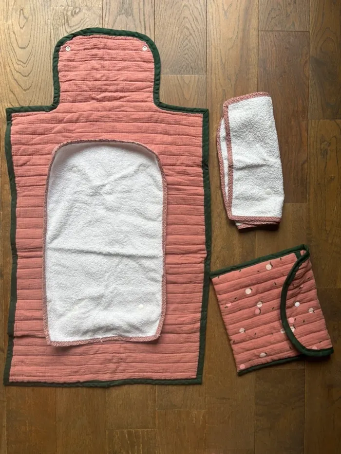 Tapis à langer nomade et serviette de rechange parfait état fait main