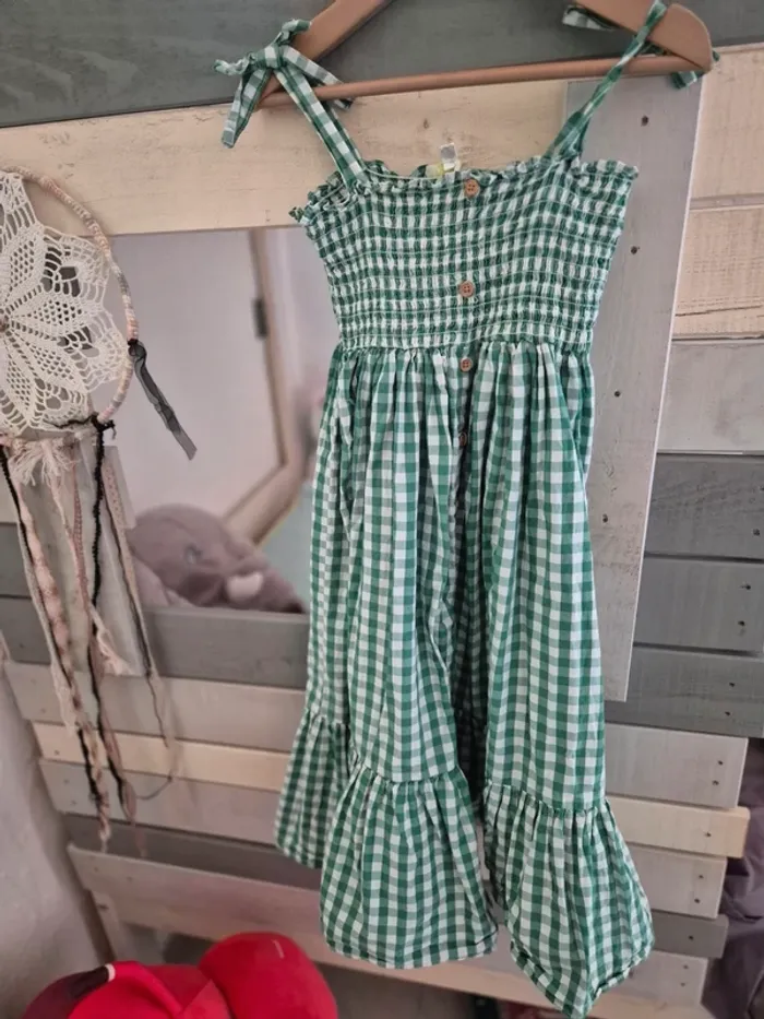 Jolie robe à fines bretelles