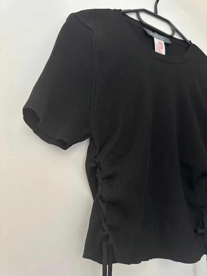 T shirt primark noir côtelé resserré sur les côtés - photo numéro 2